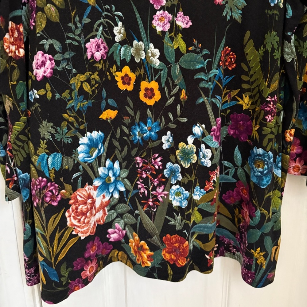 Investments Essentials Floral Print Top - Picture 3 of 5